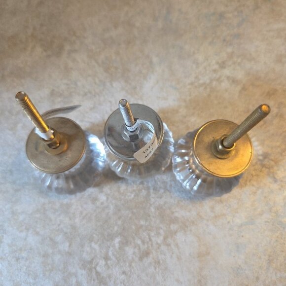 Lot of 3 Crystal Glass Ribbed Drawer Knobs 2 Gold-tone 1 Silver-tone - Picture 6 of 7